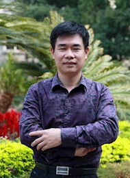 李君