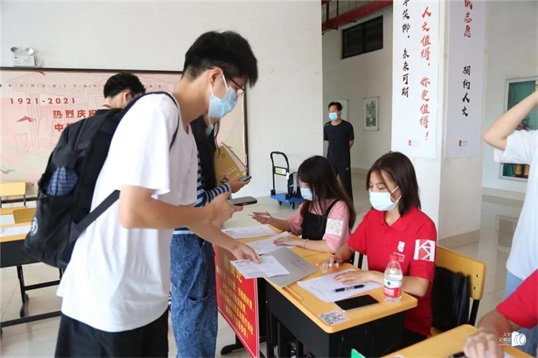 c1f28adc72e545cd8c22e3e652689d82.jpg