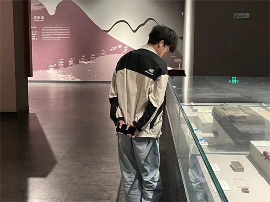 18d4f4fdbd6d4170bc5ba465de728328.jpg